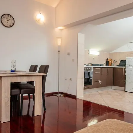 Stillness Apartment