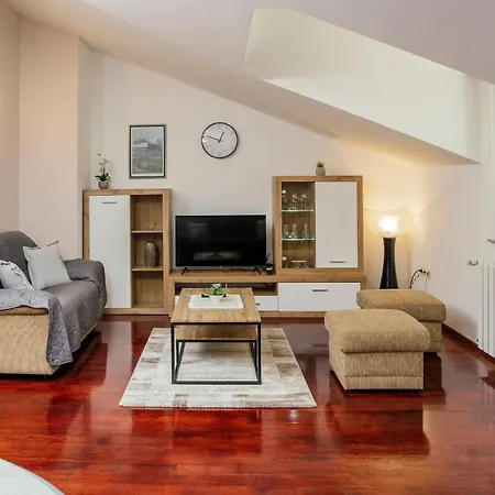 Stillness Apartment *