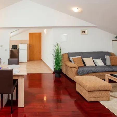 Stillness Apartment