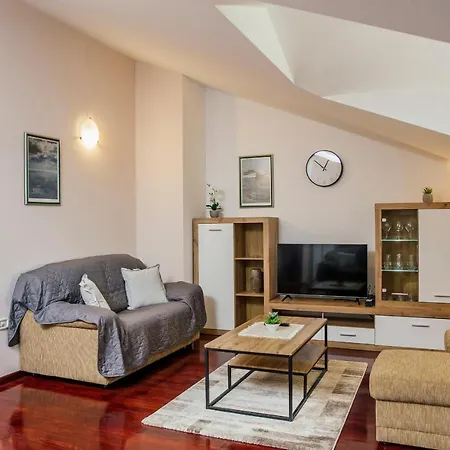 Apartment Stillness *