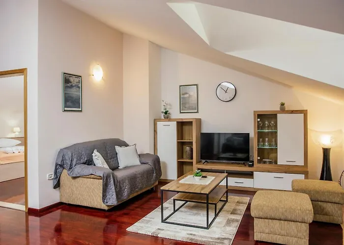 Apartment Stillness *