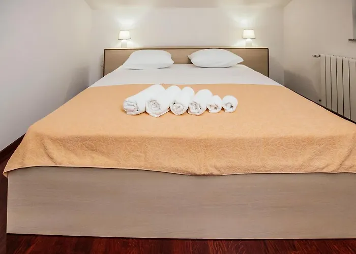 Apartment Stillness *