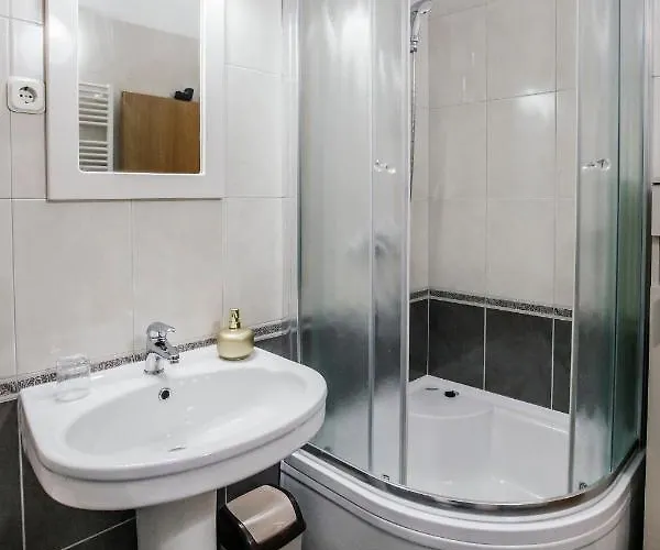 Apartment Stillness *